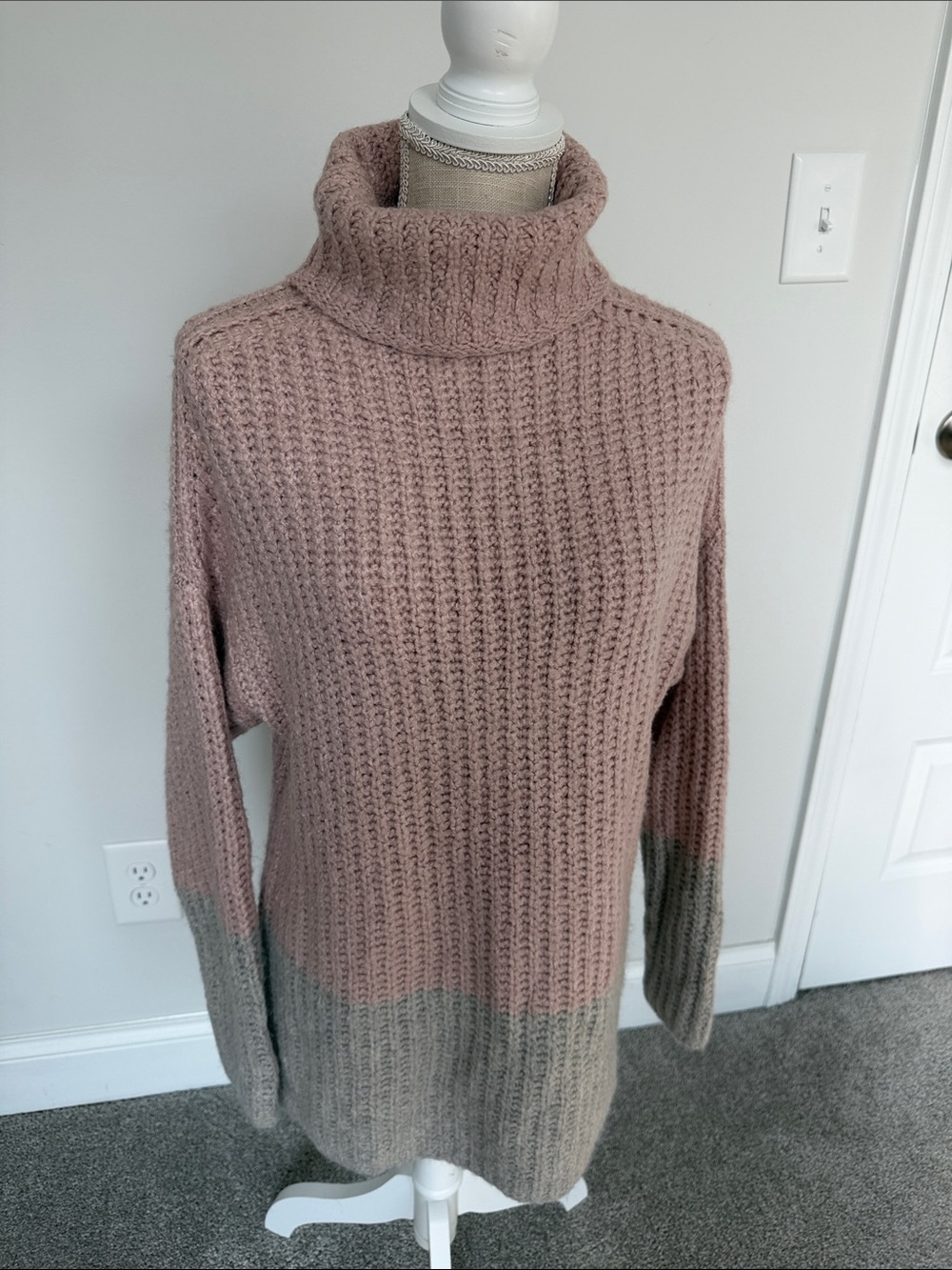 Abercrombie & Fitch Dusty Pink and Light Gray Colorblock Turtleneck Sweater